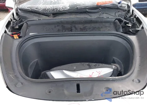 2022 Tesla Model Y Long Range Dual Motor All-Wheel Drive z USA, uszkodzony, nr VIN 7SAYGDEE2NF438122